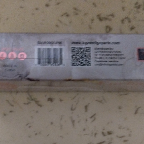 Enchanted Prestige Diamond Shiny Lipstick - Dark Rose - Picture 3 of 3